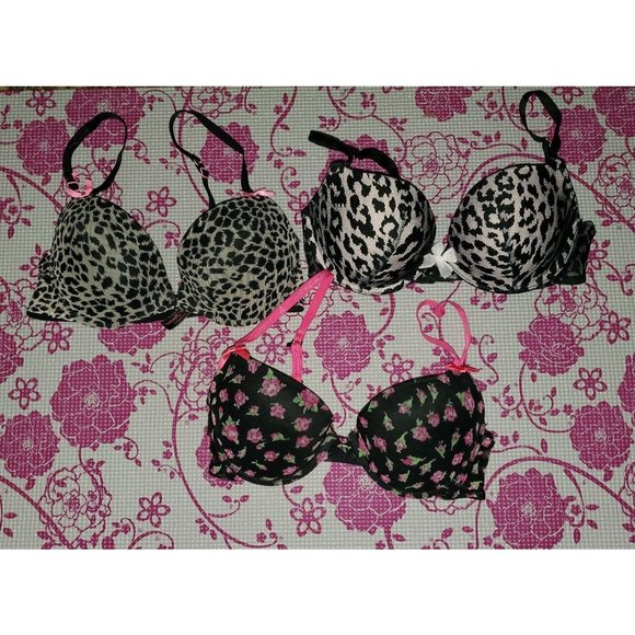 Betsey Johnson/Victoria's Secret Bra Bundle x3 - Picture 1 of 8